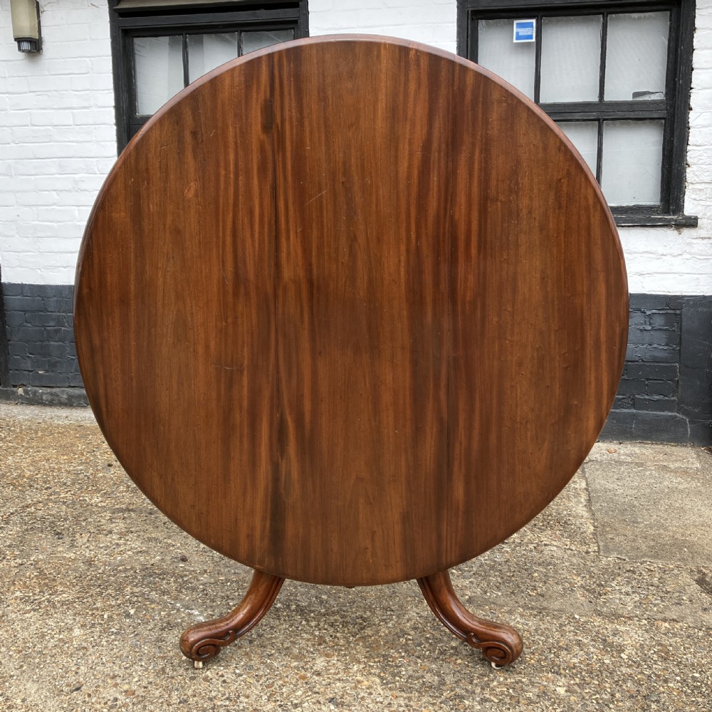 Victorian Mahogany Round Tilt-Top Dining Table on Pedestal Base, Circa 1860