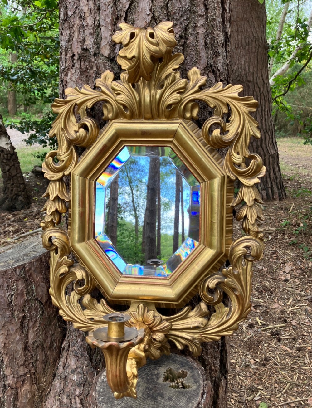 An octagonal 19th-century French giltwood girandole wall mirror featuring carved acanthus leaf motifs and an integrated central candle sconce holding a single candle. View VII