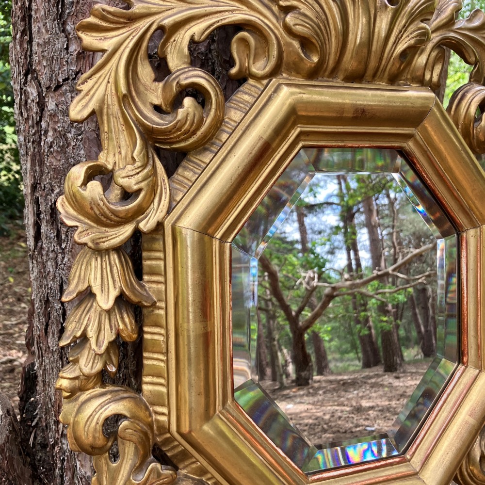 An octagonal 19th-century French giltwood girandole wall mirror featuring carved acanthus leaf motifs and an integrated central candle sconce holding a single candle. View XI