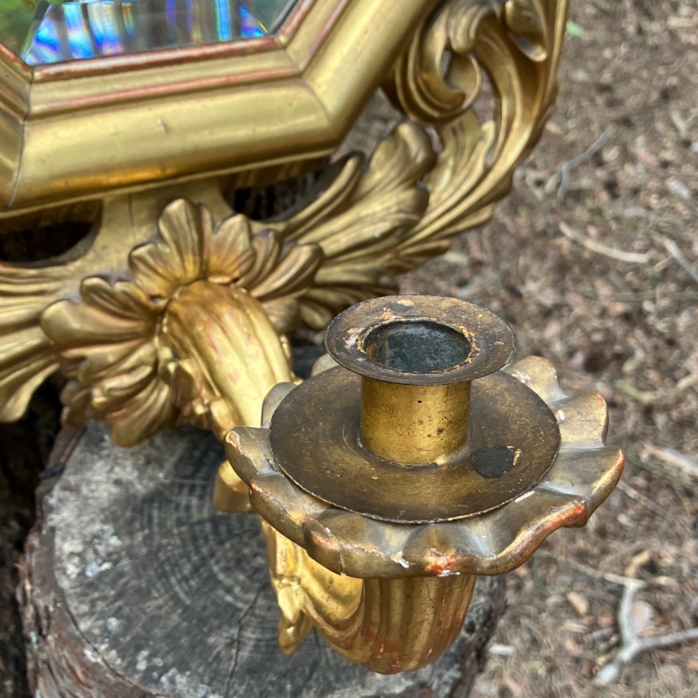 An octagonal 19th-century French giltwood girandole wall mirror featuring carved acanthus leaf motifs and an integrated central candle sconce holding a single candle. View XIII