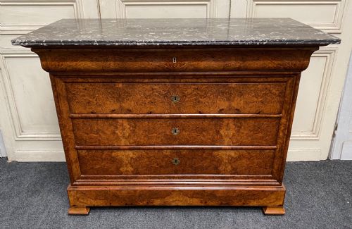 Fine Quality French Burr Walnut Chest of Drawers