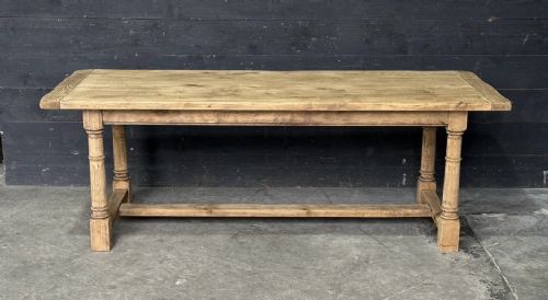 GOOD QUALITY BLEACHED OAK FARMHOUSE DINING TABLE - ADDITIONAL PHOTO 2