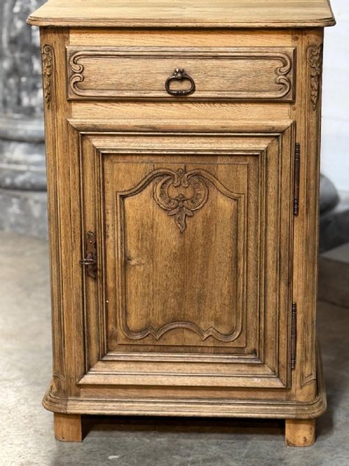 QUALITY FRENCH BLEACHED OAK CUPBOARD - ADDITIONAL PHOTO 3