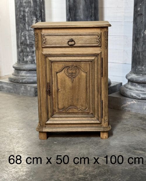 QUALITY FRENCH BLEACHED OAK CUPBOARD - ADDITIONAL PHOTO 6