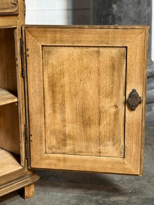 QUALITY FRENCH BLEACHED OAK CUPBOARD - ADDITIONAL PHOTO 8