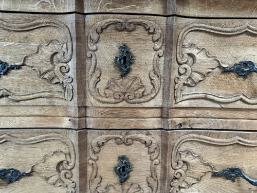 FRENCH BLEACHED OAK COMMODE CHEST - ADDITIONAL PHOTO 4