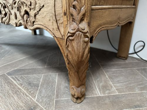 FRENCH BLEACHED OAK COMMODE CHEST - ADDITIONAL PHOTO 6