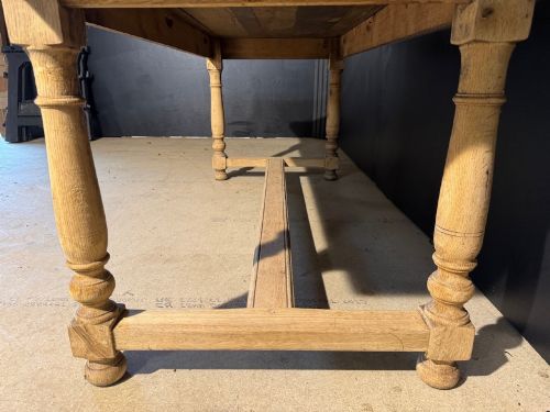 FRENCH OAK FARMHOUSE DINING TABLE - ADDITIONAL PHOTO 3