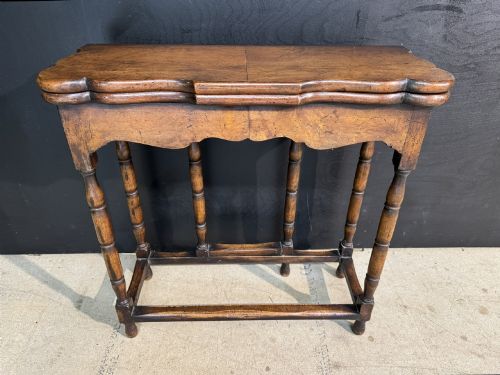 Pretty Walnut Queen Anne Style Tea Table