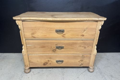 Pine Chest of Drawers