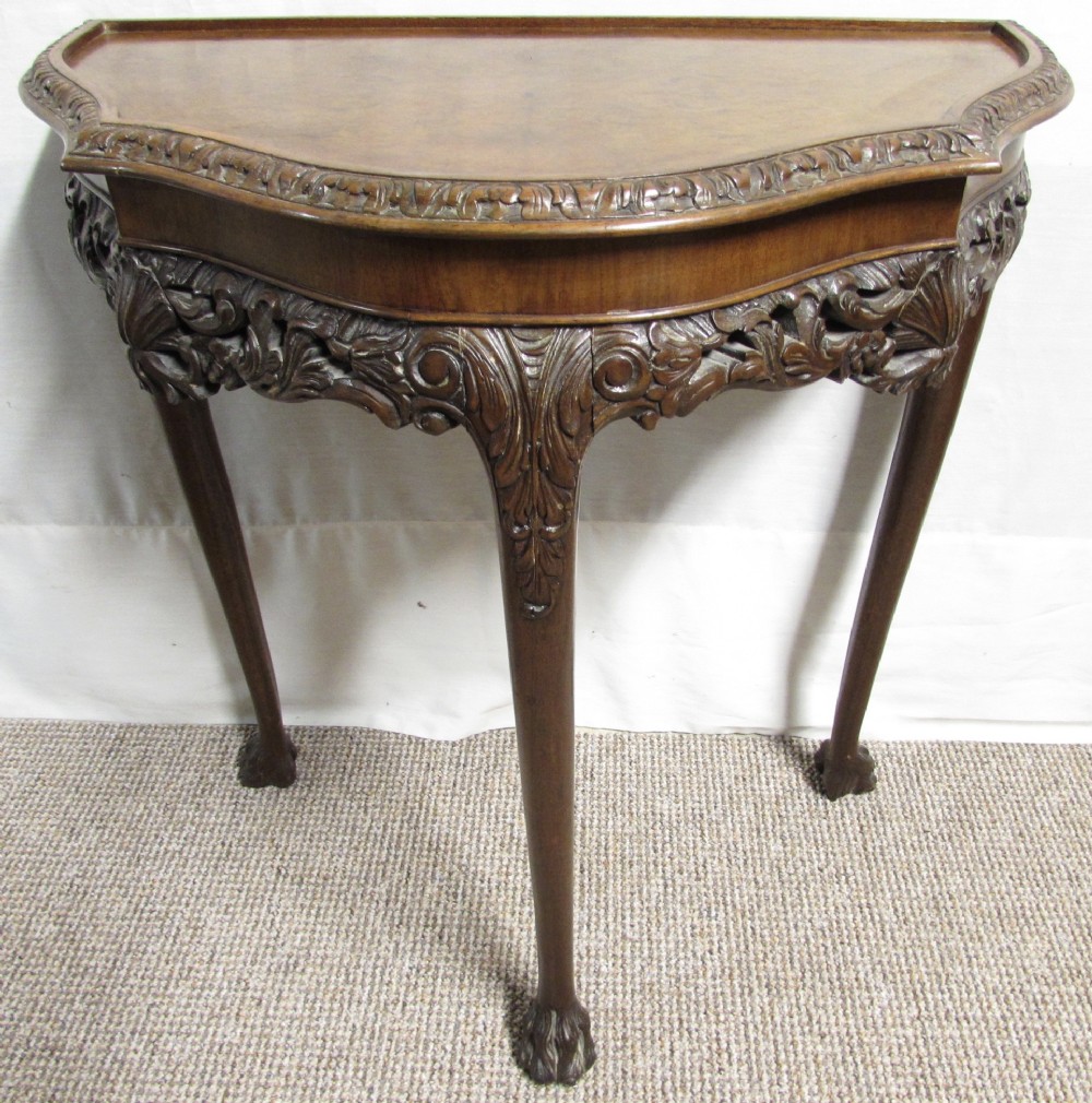 Pretty Burr Walnut Lamp Table