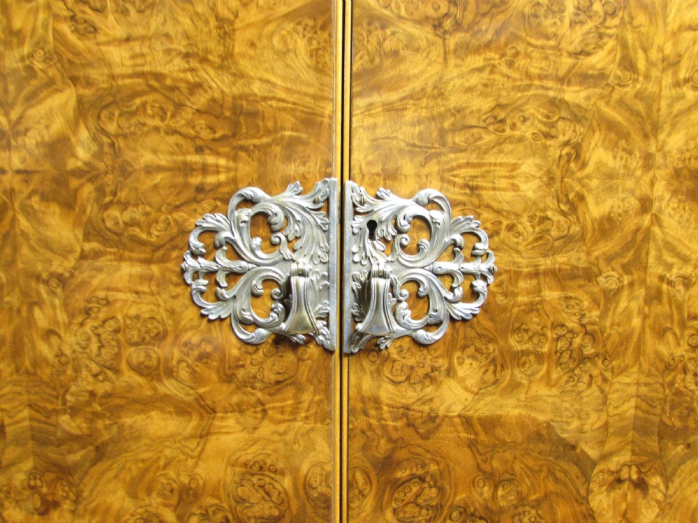 Fine Quality Burr Walnut Wardrobe View VI