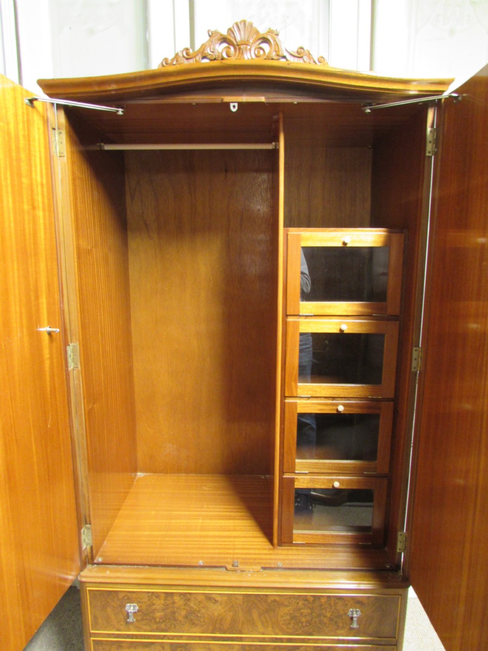 Fine Quality Burr Walnut Wardrobe View VIII