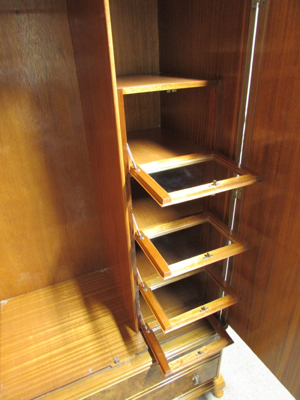 Fine Quality Burr Walnut Wardrobe View IX
