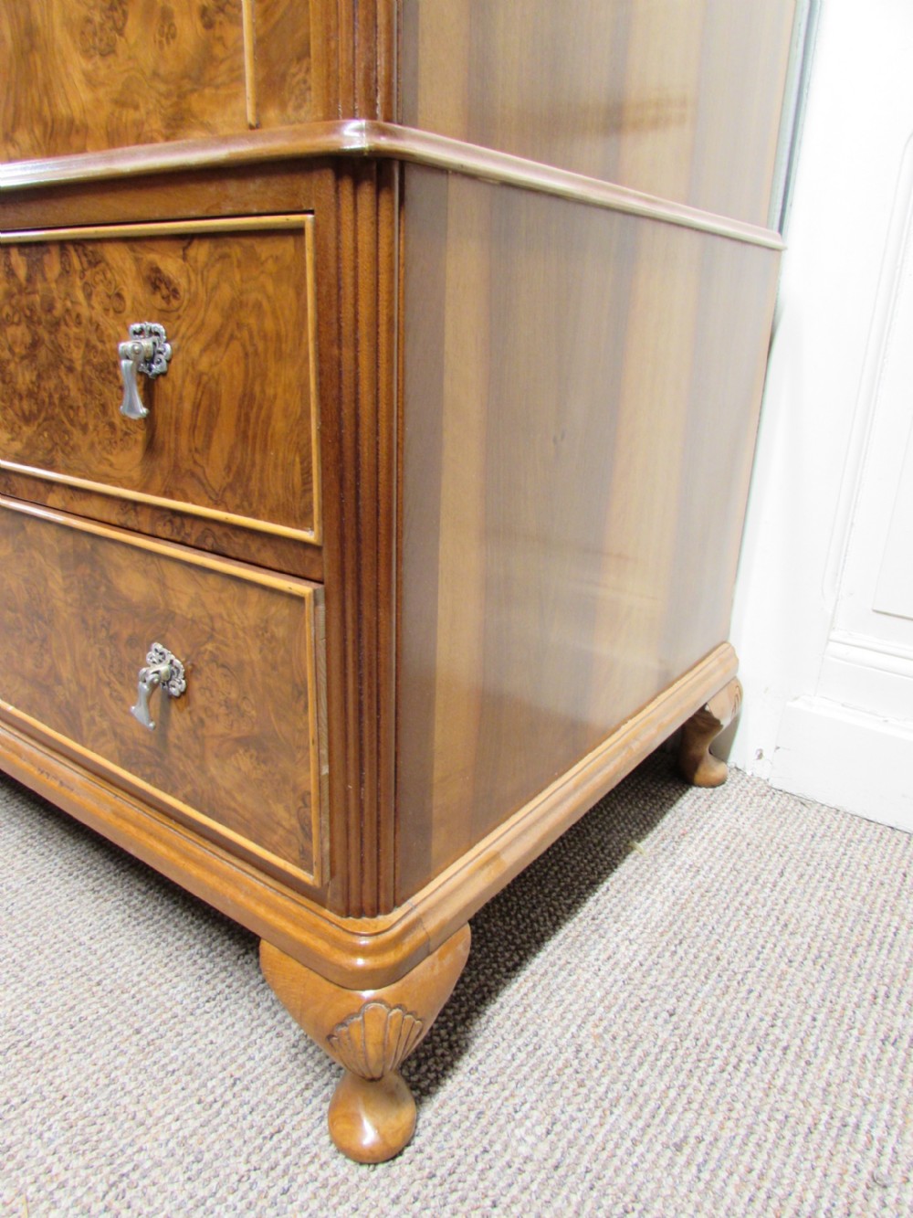 Fine Quality Burr Walnut Wardrobe View XI
