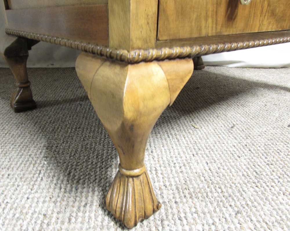 Burr Walnut Linenpress  View IX