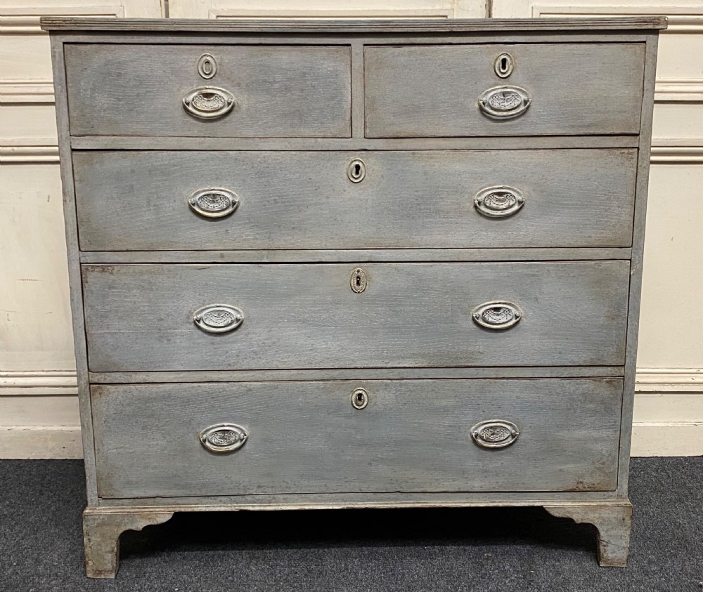 English Oak chest of Drawers View II
