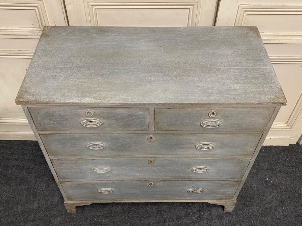 English Oak chest of Drawers View IV