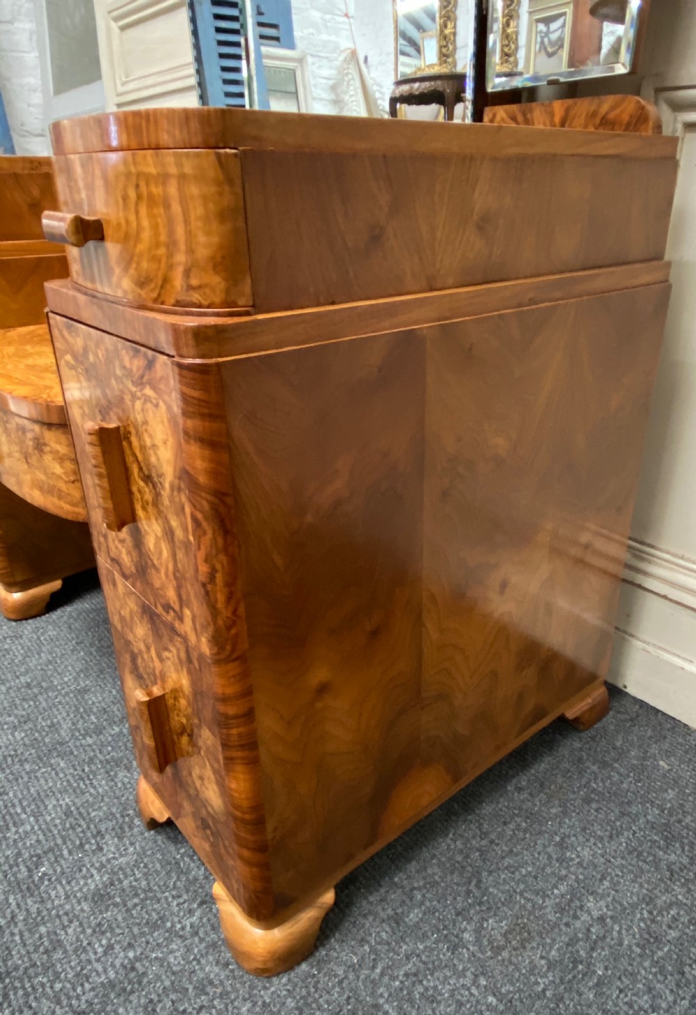 Burr Walnut Art Deco Dressing Table View XXIII