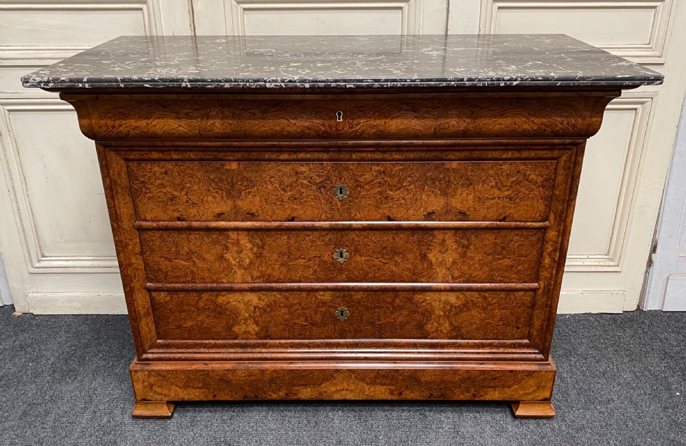 Fine Quality French Burr Walnut Chest of Drawers