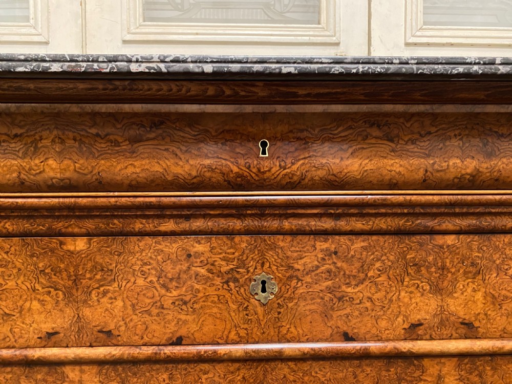 Fine Quality French Burr Walnut Chest of Drawers View XI