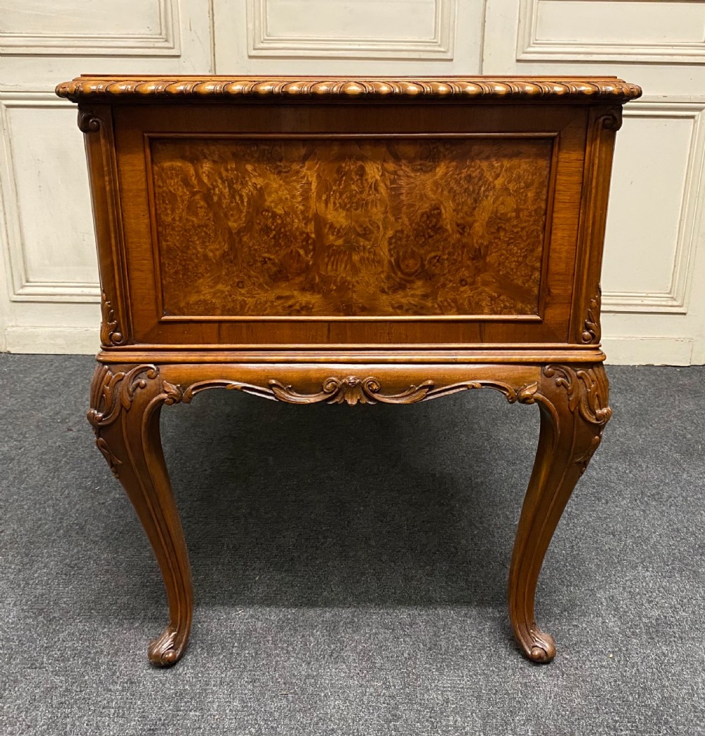 Fine Quality Burr Walnut Desk View XVII
