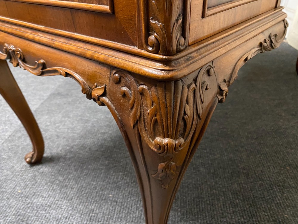 Fine Quality Burr Walnut Desk View XXIII