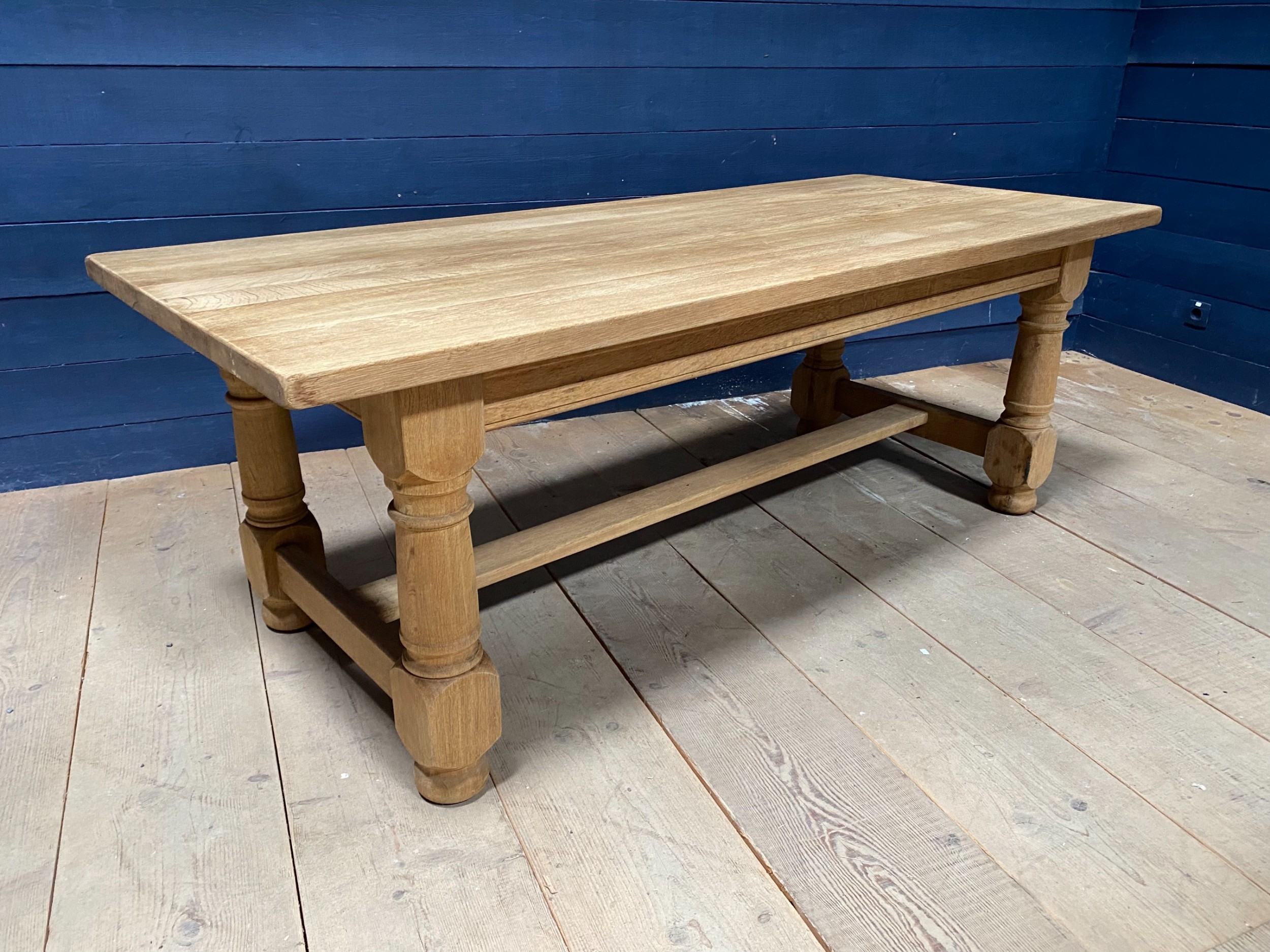 Great Looking Farmhouse Dining Table 