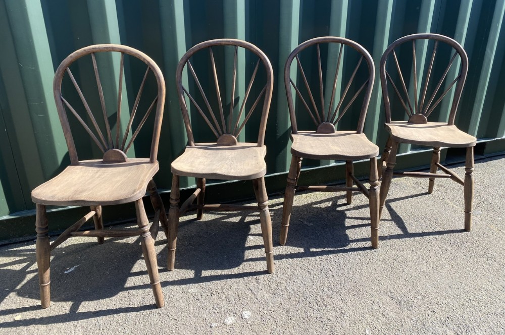 Set 4 Antique Windsor Chairs 