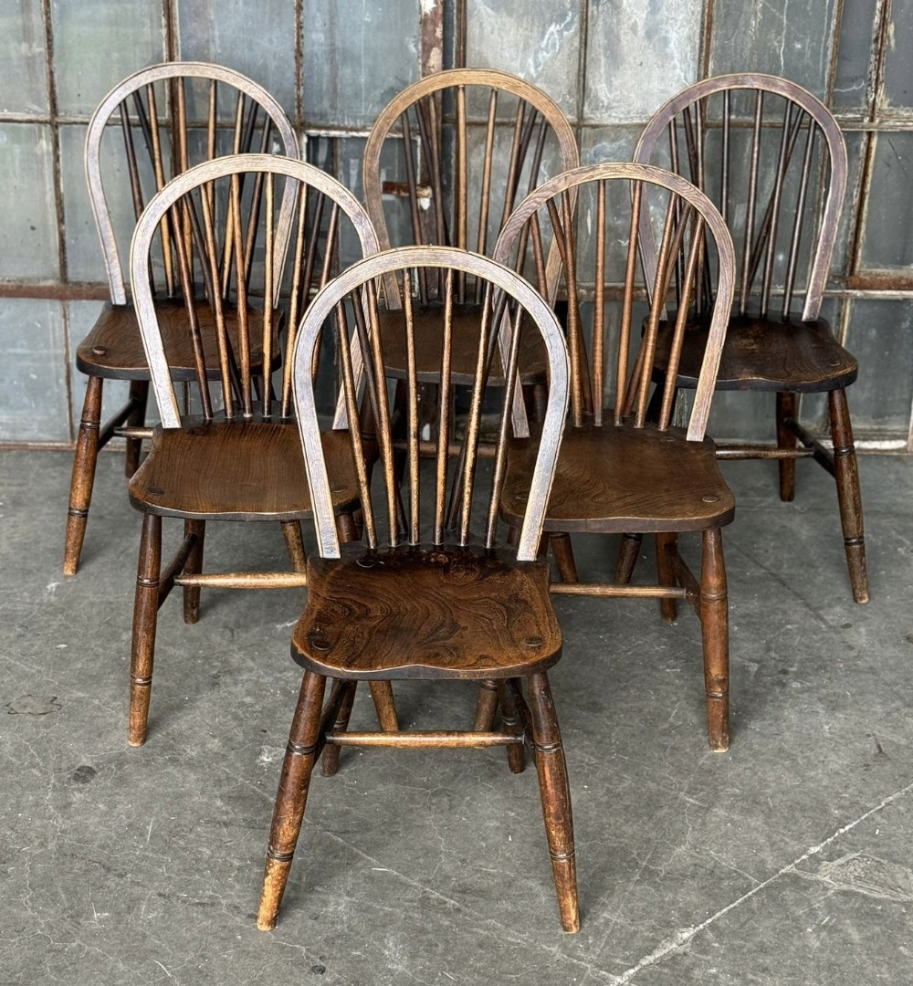 Charming Set 6 Antique Windsor Chairs