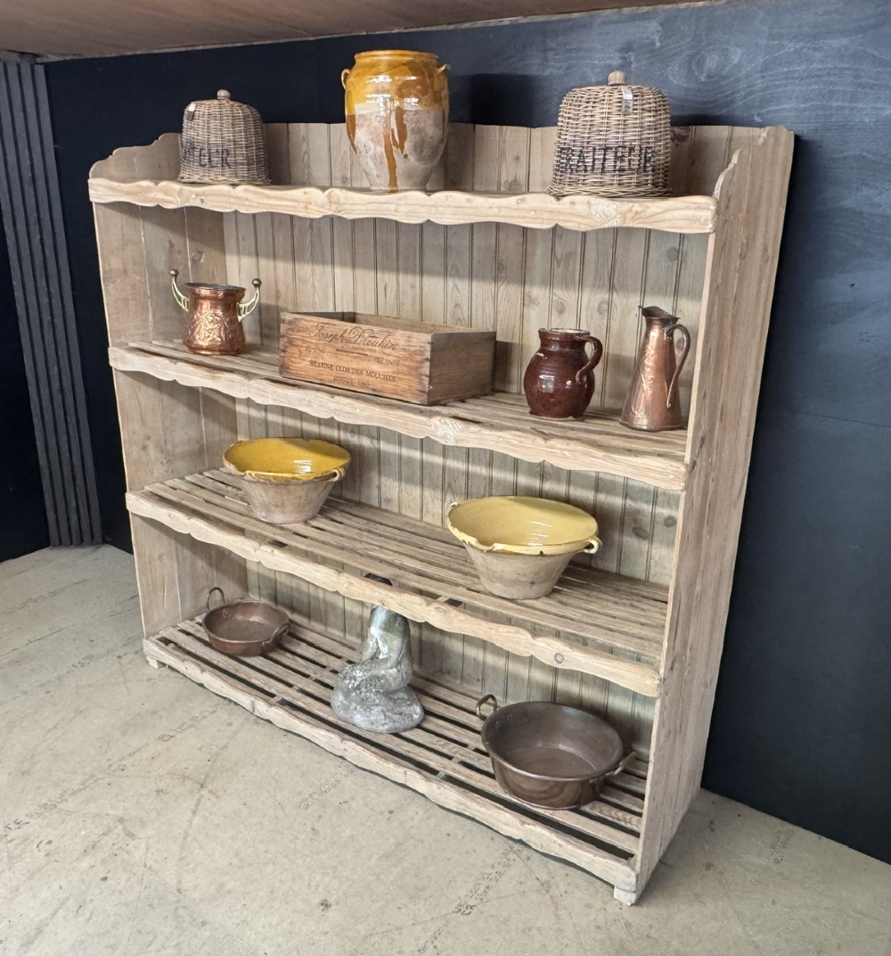 A large 19th-century French pine bakers rack featuring four slatted timber shelves and scalloped front aprons. View III