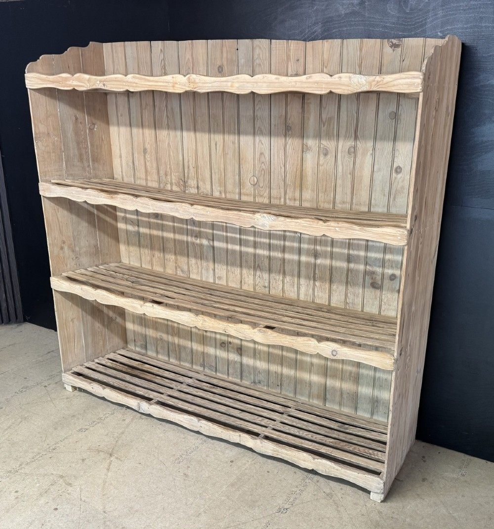 A large 19th-century French pine bakers rack featuring four slatted timber shelves and scalloped front aprons. View IV