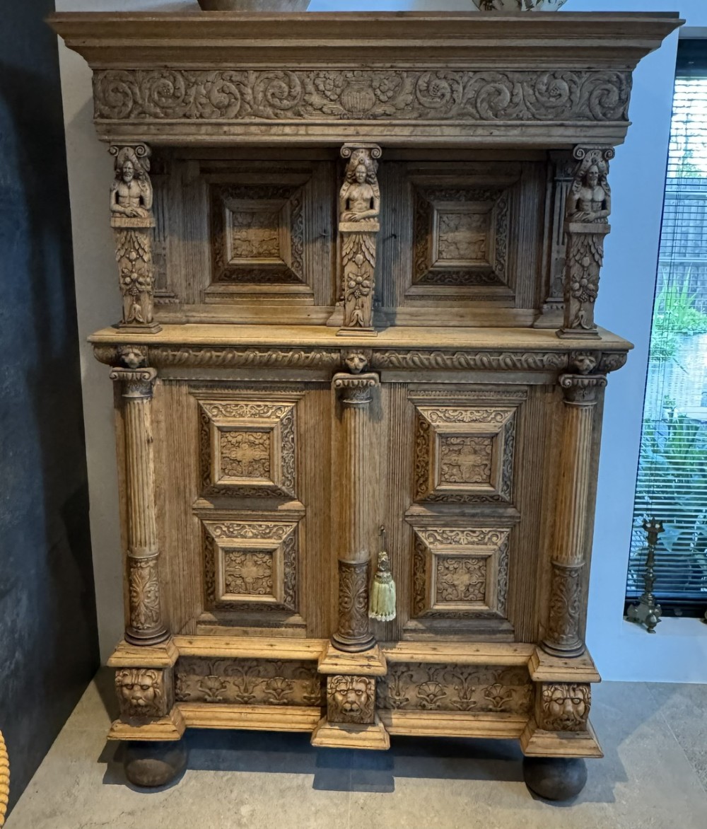 Wonderful Flemish 18th Century Oak Caninet