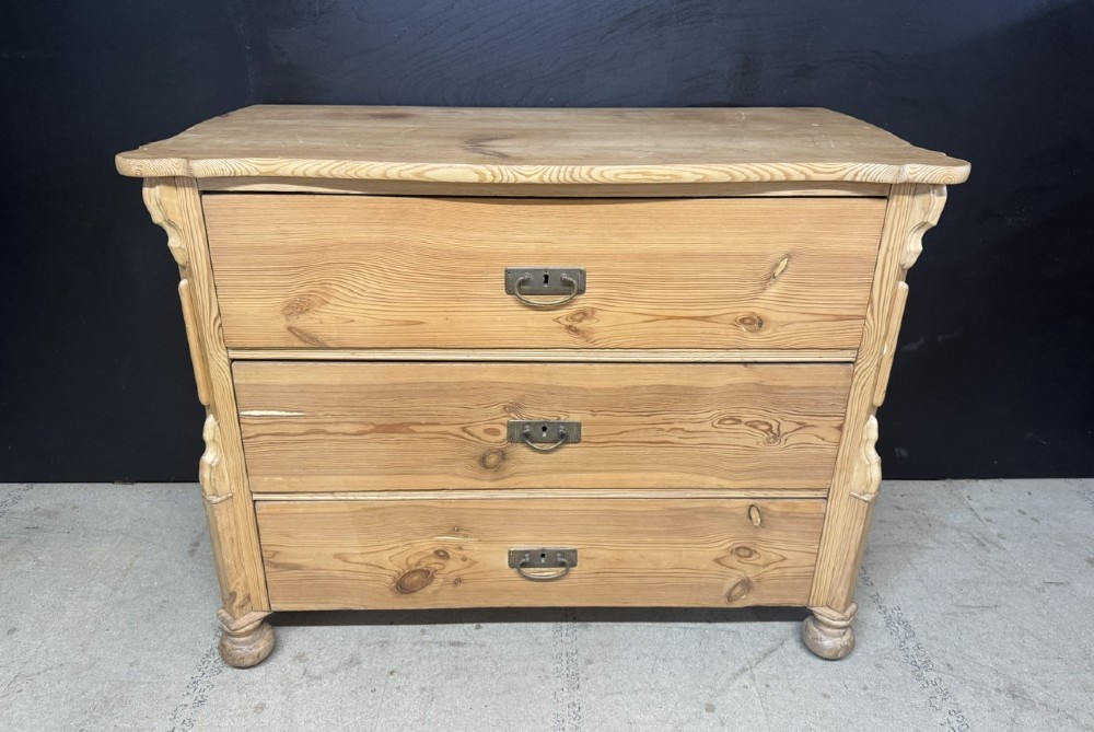 Pine Chest of Drawers