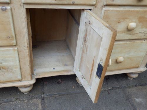 PINE DRESSER IN TWO SECTIONS - ADDITIONAL PHOTO 5
