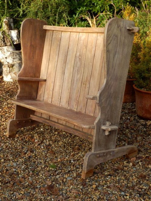 Settle, Bench, Solid Elm. Excellent Condition and Very Solid.