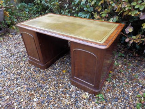 Victorian Mahogany Pedestal Desk with Leather Top.