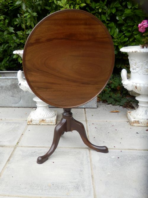 Georgian Tilt Top Table in Exceptional Condition.