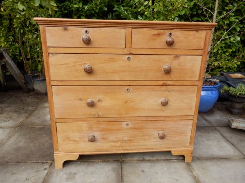 Pine Chest of Drawers