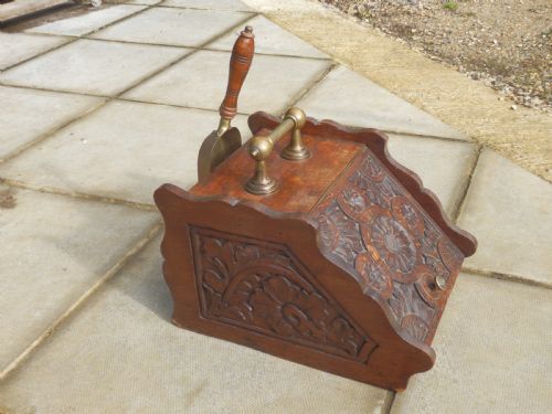 ARTS AND CRAFTS SOLID OAK COAL PERDONIUM HEAVILY CARVED WITH ORIGINAL SHOVEL - ADDITIONAL PHOTO 2