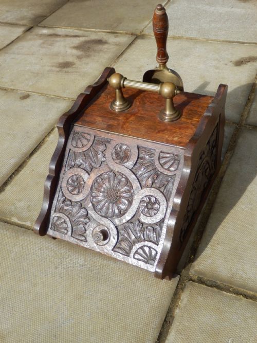 ARTS AND CRAFTS SOLID OAK COAL PERDONIUM HEAVILY CARVED WITH ORIGINAL SHOVEL - ADDITIONAL PHOTO 3