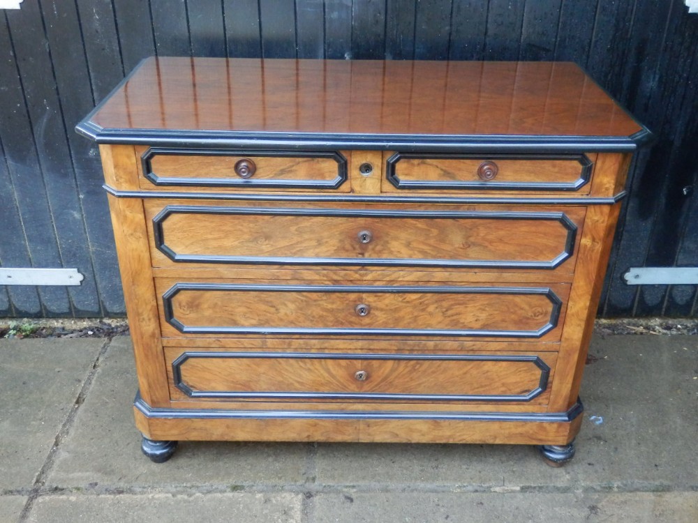 Chest of drawers, walnut, continental. Excellent condition.