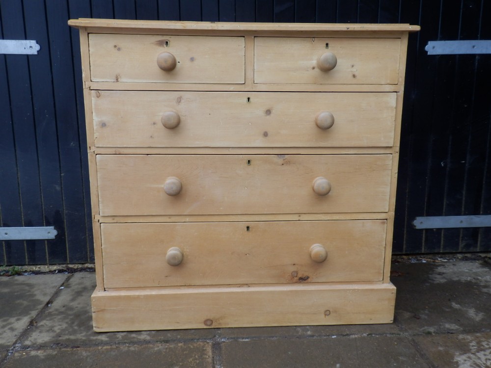 Chest of drawers, pine, Victorian, excellent condition.