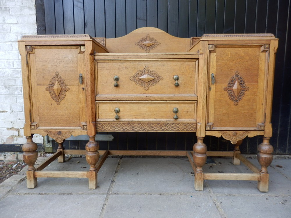 Art Deco sideboard, solid oak, beautiful condition. Original condition.