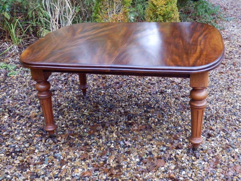 Extending dining table, Victorian, beautiful condition. 234cm long extended.