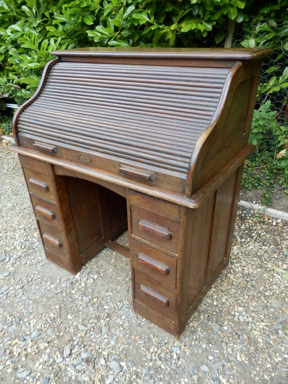 Roll top desk, solid oak, very good condition.