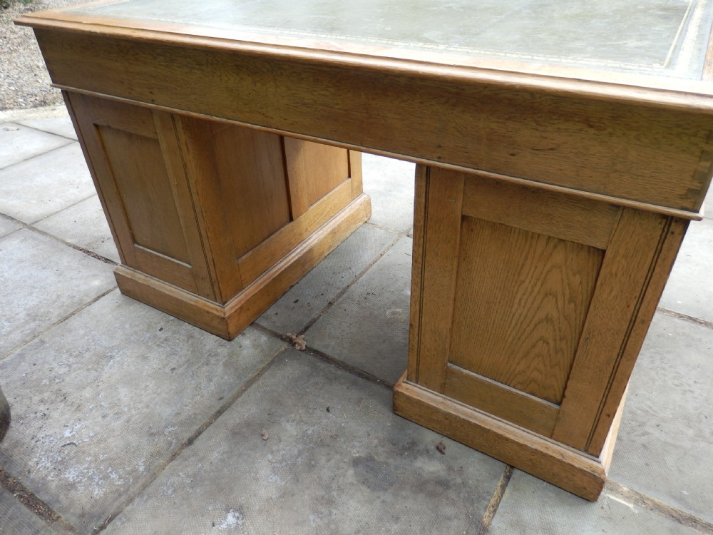 Oak pedestal desk in 3 sections View VI