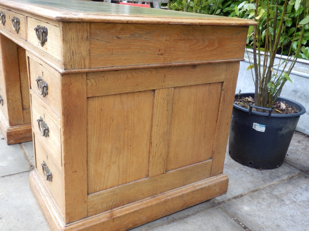 Oak pedestal desk in 3 sections View X