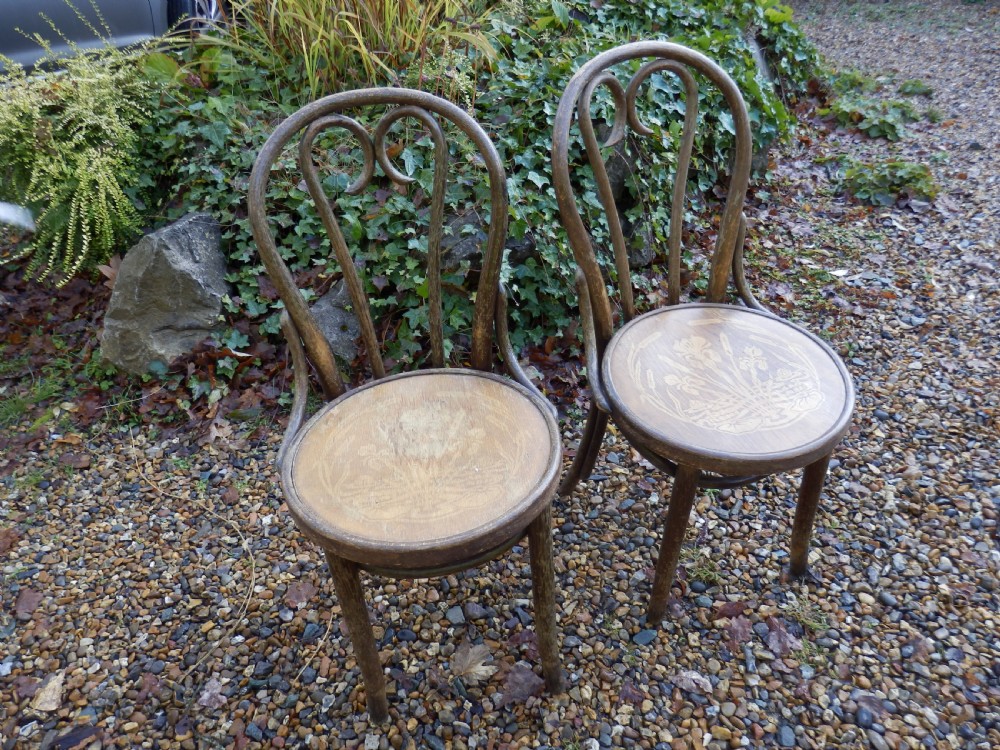 A set of 8 Romanian bentwood 'sweetheart' chairs View VI