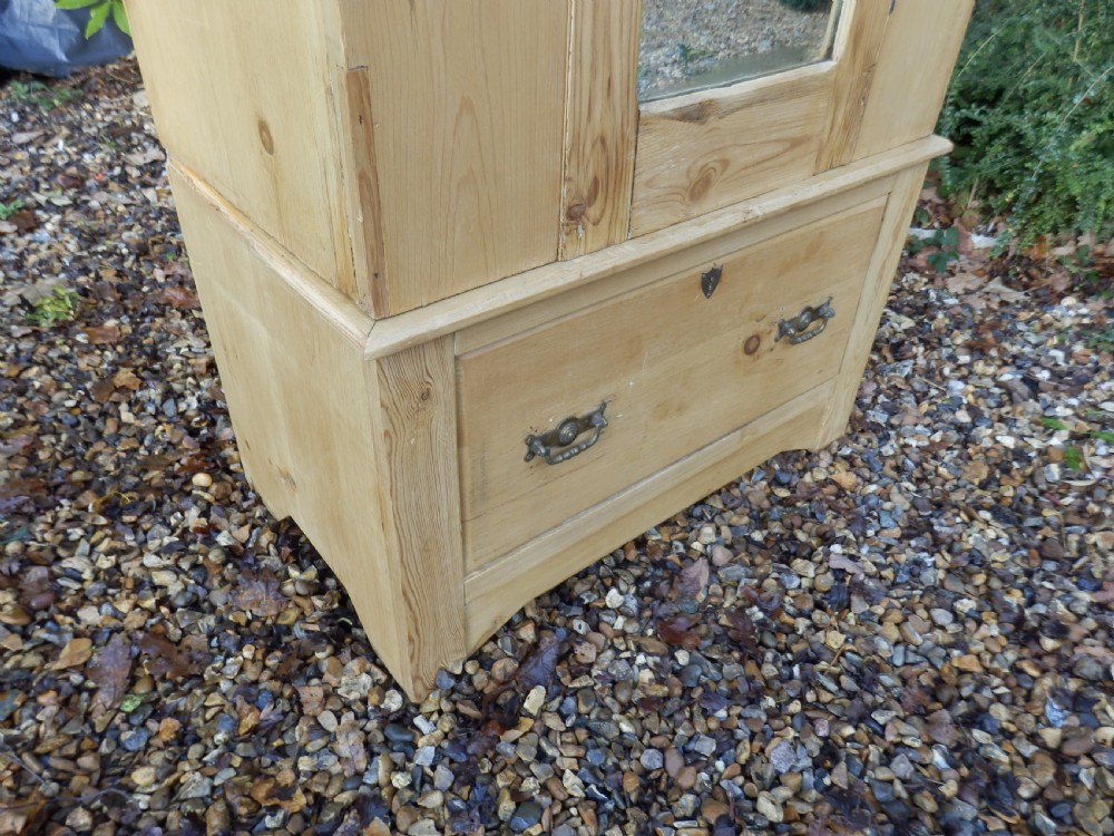 Pine wardrobe View III